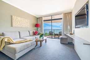 Harbourfront Ease in Two Adjacent Seaview Suites